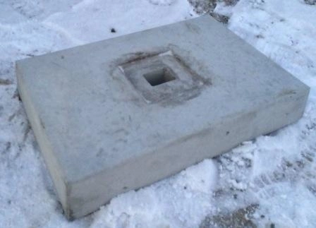 Тумба бетонная для временных ограждений с отверстием